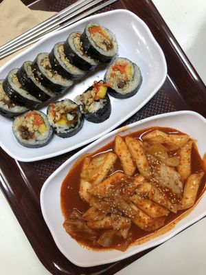 Kimbab and tteokbokki at Maru JaYeonSik Kimbap in Seoul
