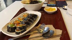 My dream came true as I tried to get out of a torrential downpour this afternoon and found myself in the alleyway which happened to serve all the classic Korean street food VEGAN at Maru JaYeonSik Kimbap in Seoul