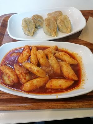 Tteokbokki and fried dumplings at Maru JaYeonSik Kimbap in Seoul