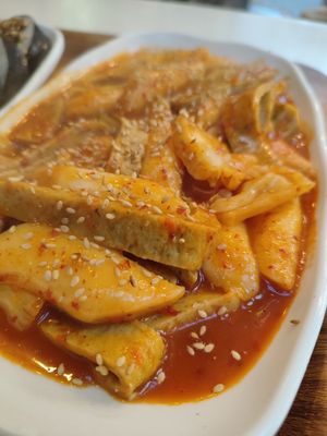 Deokkbokki at Maru JaYeonSik Kimbap in Seoul