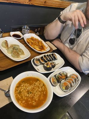 £15 worth of food!!   at Maru JaYeonSik Kimbap in Seoul