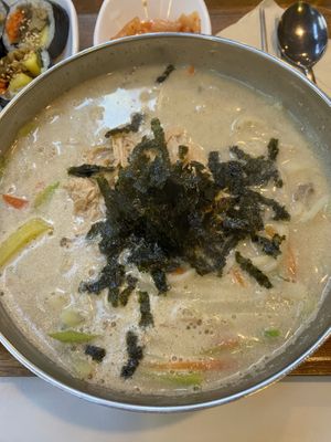 vegan perilla seed kalguksu with noodles  at Maru JaYeonSik Kimbap in Seoul