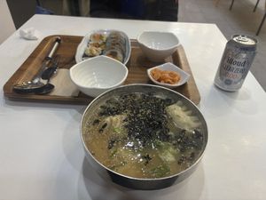 Rice cake and dumpling soup   at Maru JaYeonSik Kimbap in Seoul