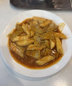 tteokbokki with fishcake  at Maru JaYeonSik Kimbap in Seoul