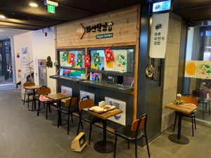 Indoor seats at Maru JaYeonSik Kimbap in Seoul