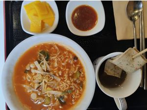 Ramen and odeng at Maru JaYeonSik Kimbap in Seoul
