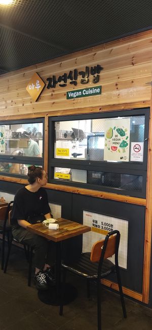 Insadong area close to Jogyesa and Gyeongbokgung at Maru JaYeonSik Kimbap in Seoul