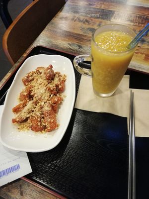 My favorite dish (vegan chicken) and sweet pumpkin sikhye 😍 at Maru JaYeonSik Kimbap in Seoul