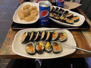 Sushi + Dumplies picantes at Maru JaYeonSik Kimbap in Seoul