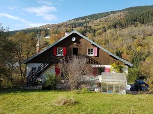 La Beuratte is a vegan B&B in Les Hautes Vosges, offering vegan breakfast, picnic lunches and evening meals. at La Beuratte in Cornimont