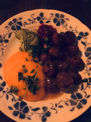 Vegan meatballs, cranberries, pickled cucumber, carrot patatoes at Brasserie Uno in Zermatt