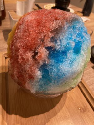 Rainbow mixed fruit shaved ice at Hǎo Xiǎng Chī Bīng 好想吃冰 - Gongguan in Taipei