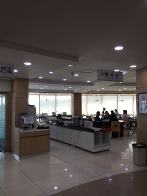 The buffet with the tables. You pay before on the left at Sangrokwon Chaesikdang in Seoul