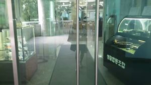 Go inside n turn left. Pay reception 10000won if u r not a student. at Sangrokwon Chaesikdang in Seoul