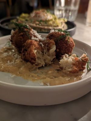  at Comune in Columbus