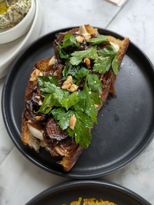  at Comune in Columbus