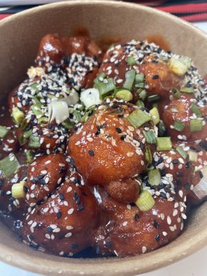 Korean Fried Cauliflower 28zł at Veganda in Warsaw