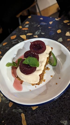 Ciasto marchewkowe at Veganda in Warsaw