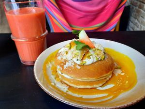 Pancakes and smoothie at Hammock Juice Station in Barcelona