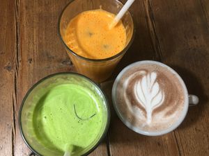 Yummy fresh juice and vegan hot chocolate at Hammock Juice Station in Barcelona