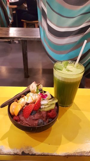 Vegan acai bowl and green juice! ❤️ at Hammock Juice Station in Barcelona