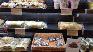 Hitzberger Hardbrücke at Hitzberger - Bahnhof Hardbrücke in Zurich