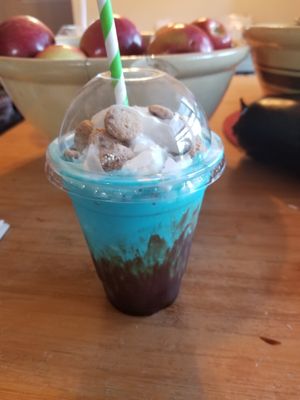 Cookie monster milkshake 😍 at VegOut in Bethlehem