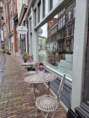 Front at Coffeelicious Bakery in Dordrecht