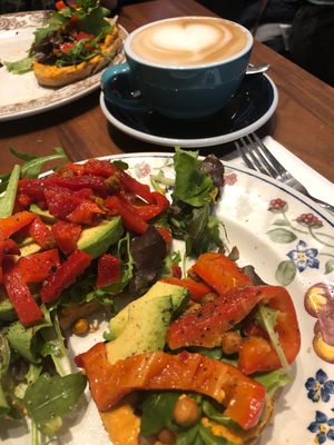Toast red pepper hummus vegan at Coffeelicious Bakery in Dordrecht