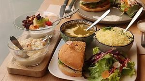 Brunch à la assiette tout les samedis 
Et 
Brunch à volonté premier dimanche de mois at Numero Dix in Saint-etienne