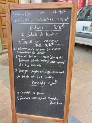 Dishes of the day. Only the burger can be made vegan at Numero Dix in Saint-etienne