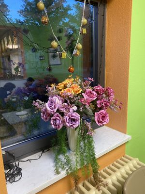 Christbaumkugeln findet man auch im asiatischen Raum gelegentlich ganzjährig.  at Vegan Village in Hannover