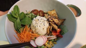 Bowl with fried tofu at Vegan Village in Hannover
