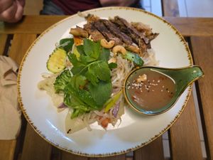 VN8 Pho Xao mit veganem "Ente" at Vegan Village in Hannover