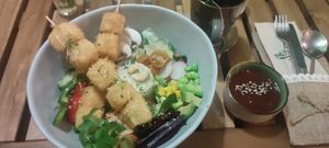 18€ tofu bowl 🥗 at Vegan Village in Hannover