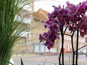 Blick vom Tisch am Fenster. at Vegan Village in Hannover