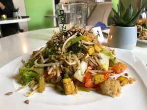 Bratreis mit Gemüse & Currytofu. at Vegan Village in Hannover
