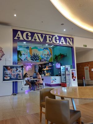 Na praça de alimentação do Shopping Vila Velha at Agavegan in Vila Velha