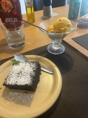 Chocolate brownie and mango ice cream 😋  at Govindas in Tenerife