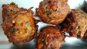 Potatoe Nori Koftas.
Potstoues, Nori Seaweed and Spices. at Govindas in Tenerife