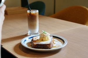 フレンチトースト、チョコブラウニー、チーズケーキなど美味しいデザートが沢山あります。 at Cafe&Bar 3rd in Toyooka