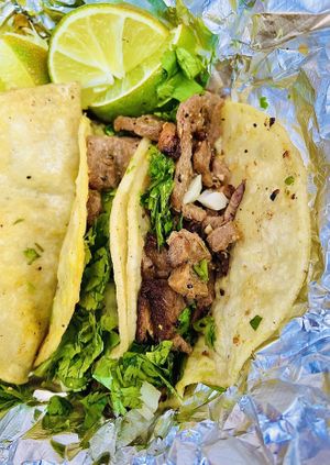 Street tacos w/ asada at Veggie y Que in Whittier