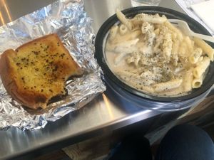 Garlic pasta and garlic bread.  at Veggie y Que in Whittier