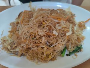 Glass noodles with egg and vegetables at Happy Sambodi Vege Restaurant in Kuala Lumpur