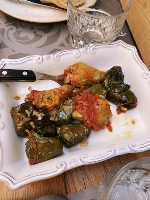 Stuffed grape leaves (vegan w/o yoghurt) at Peskesi in Crete
