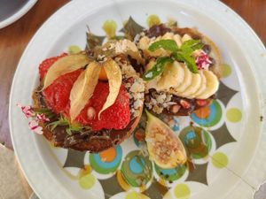 Vegan nutella toast with fruits at Mama Carmen's in Mallorca
