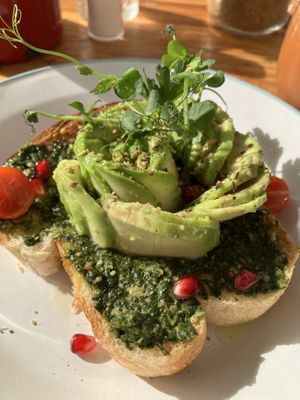 Toast mit Cashew-Pesto.  at Mama Carmen's in Mallorca