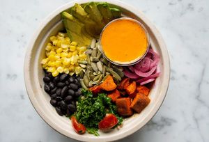 Paisa Bowl

Quinoa, lentils with herbs and olive oil, broccoli, roasted sweet potato, marinated kale, pickled cabbage, toasted almonds and avocado with homemade turmeric dressing at Mora Mora - Artz Pedregal in Mexico City