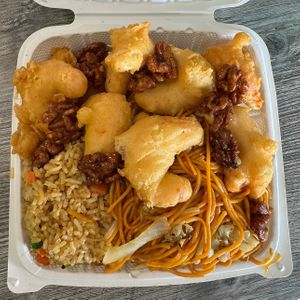 “honey” walnut “shrimp” (sauce on side + fried rice & chow mein) #Veganuary at Pots N Woks in Whittier