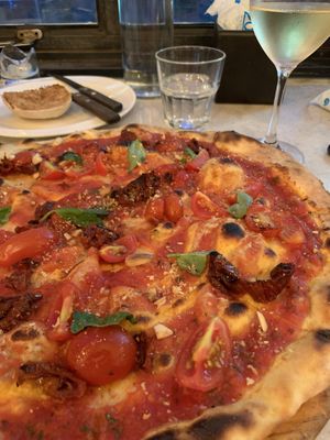 Tomatoes pizza at Brera in Seoul